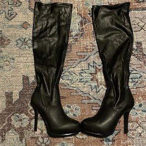 Simply Vera. Vera Wang size 8.5 black over the knee High Heel Boots